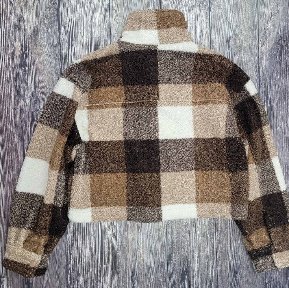 Abercrombie & Fitch Women's Plaid Cropped Teddy Snap Button Jacket Shacket - Picture 7 of 13